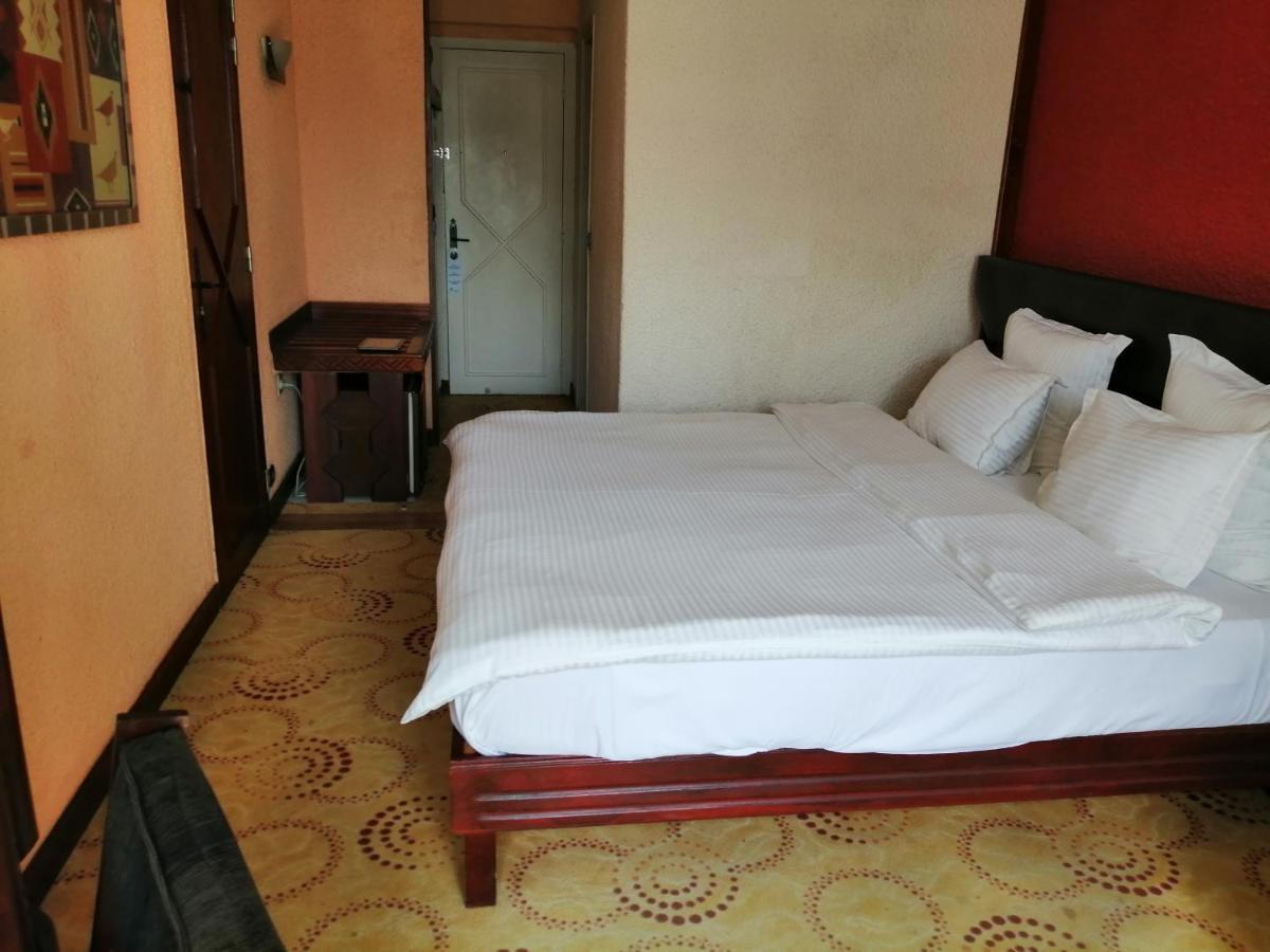 Hotel Jardin Savana Dakar Exterior photo