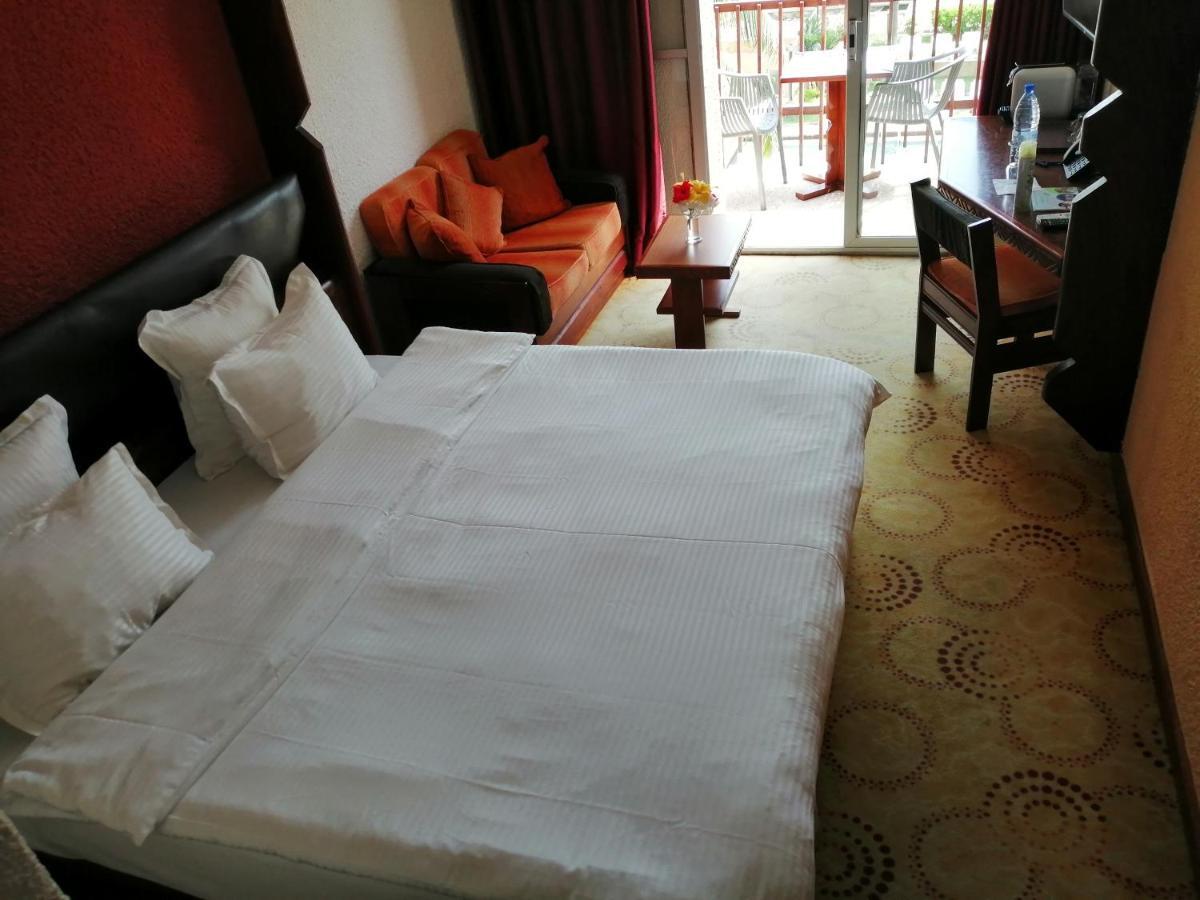 Hotel Jardin Savana Dakar Exterior photo