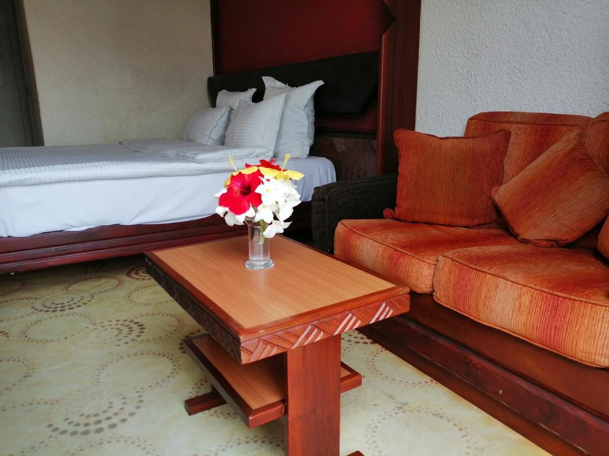 Hotel Jardin Savana Dakar Exterior photo