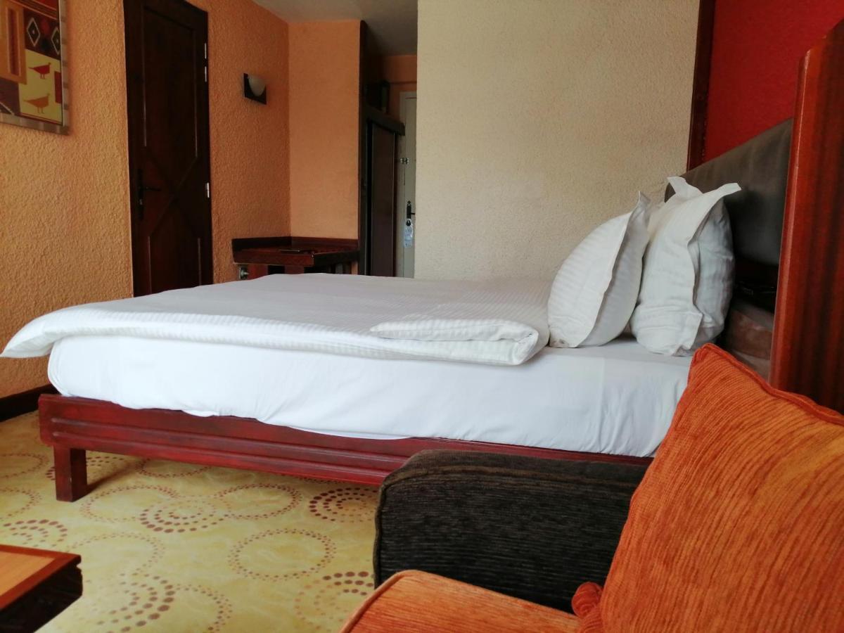Hotel Jardin Savana Dakar Exterior photo
