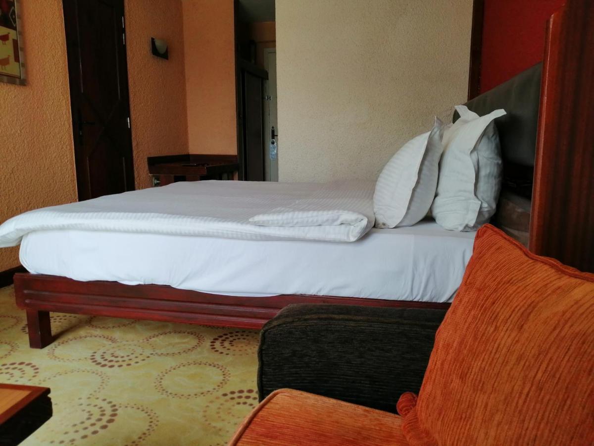 Hotel Jardin Savana Dakar Exterior photo