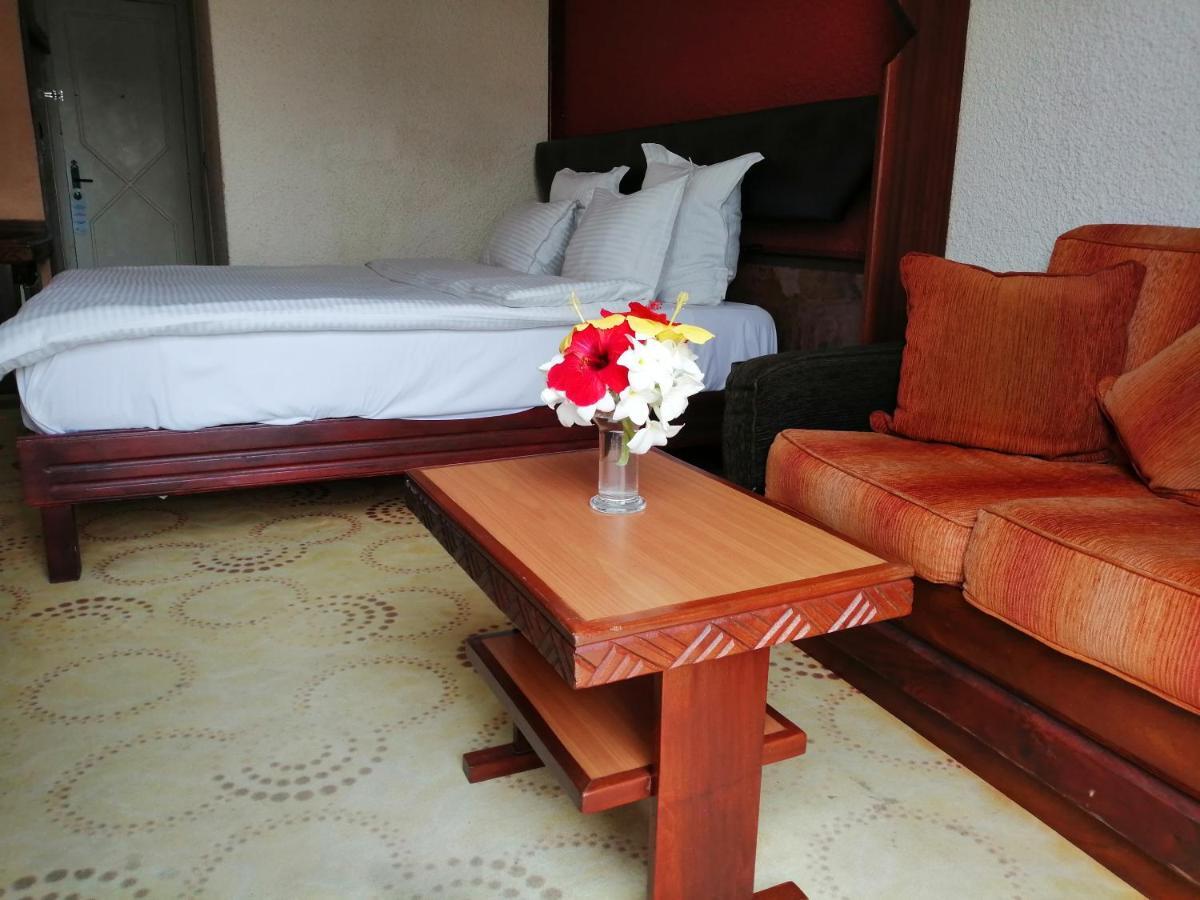 Hotel Jardin Savana Dakar Exterior photo