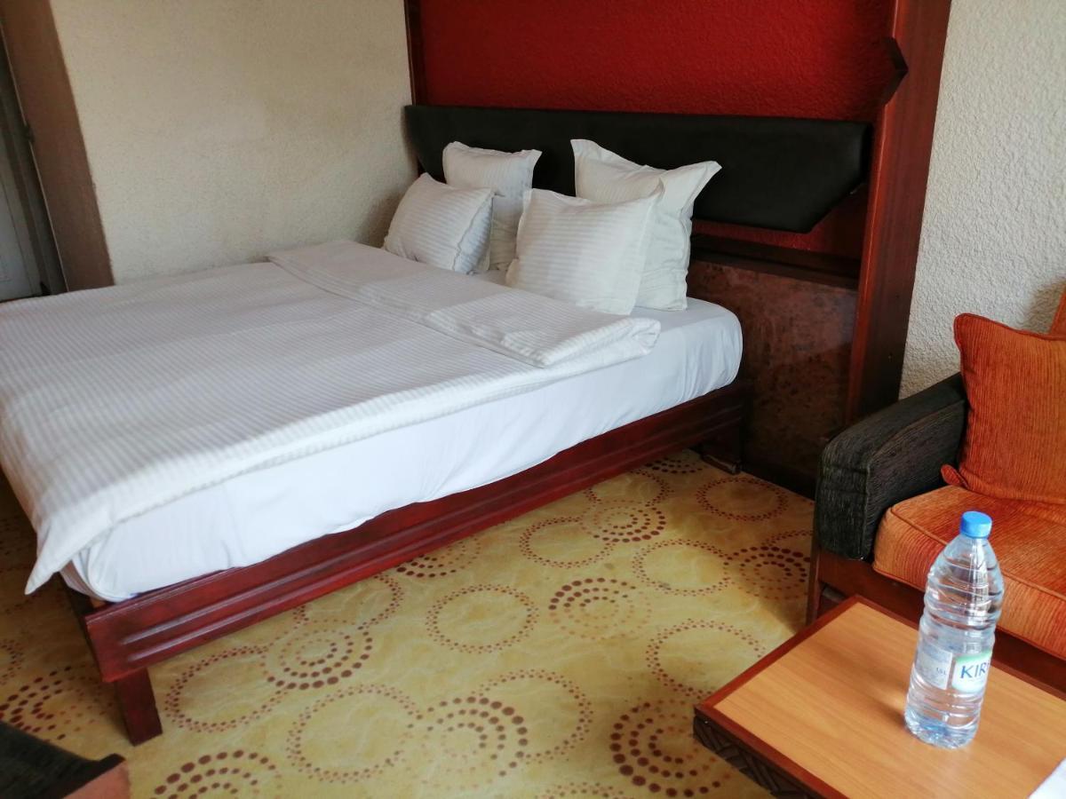 Hotel Jardin Savana Dakar Exterior photo