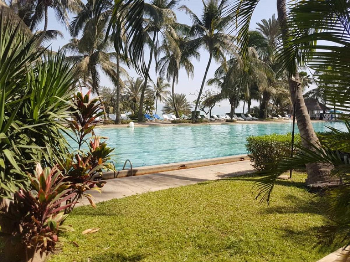 Hotel Jardin Savana Dakar Exterior photo