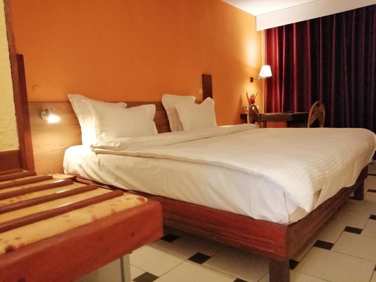 Hotel Jardin Savana Dakar Exterior photo