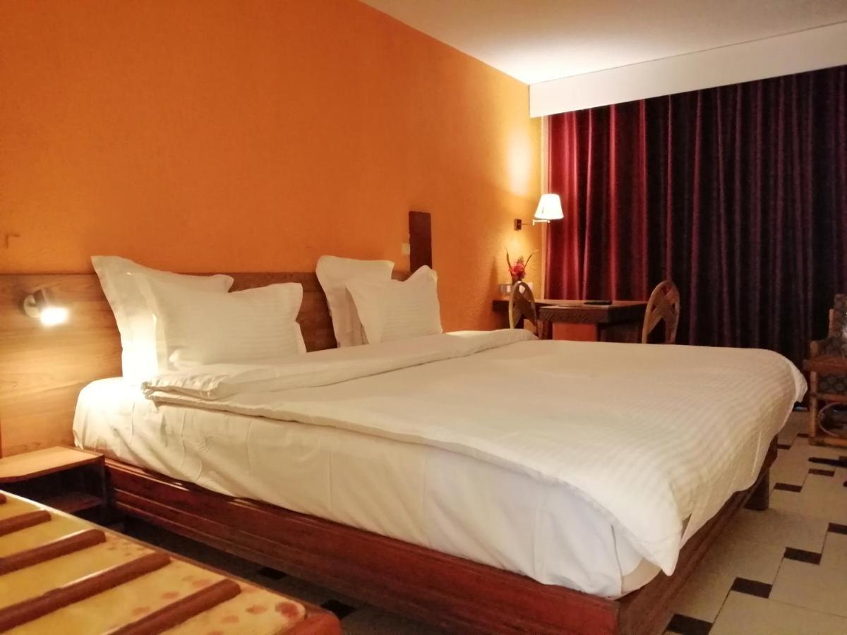 Hotel Jardin Savana Dakar Exterior photo